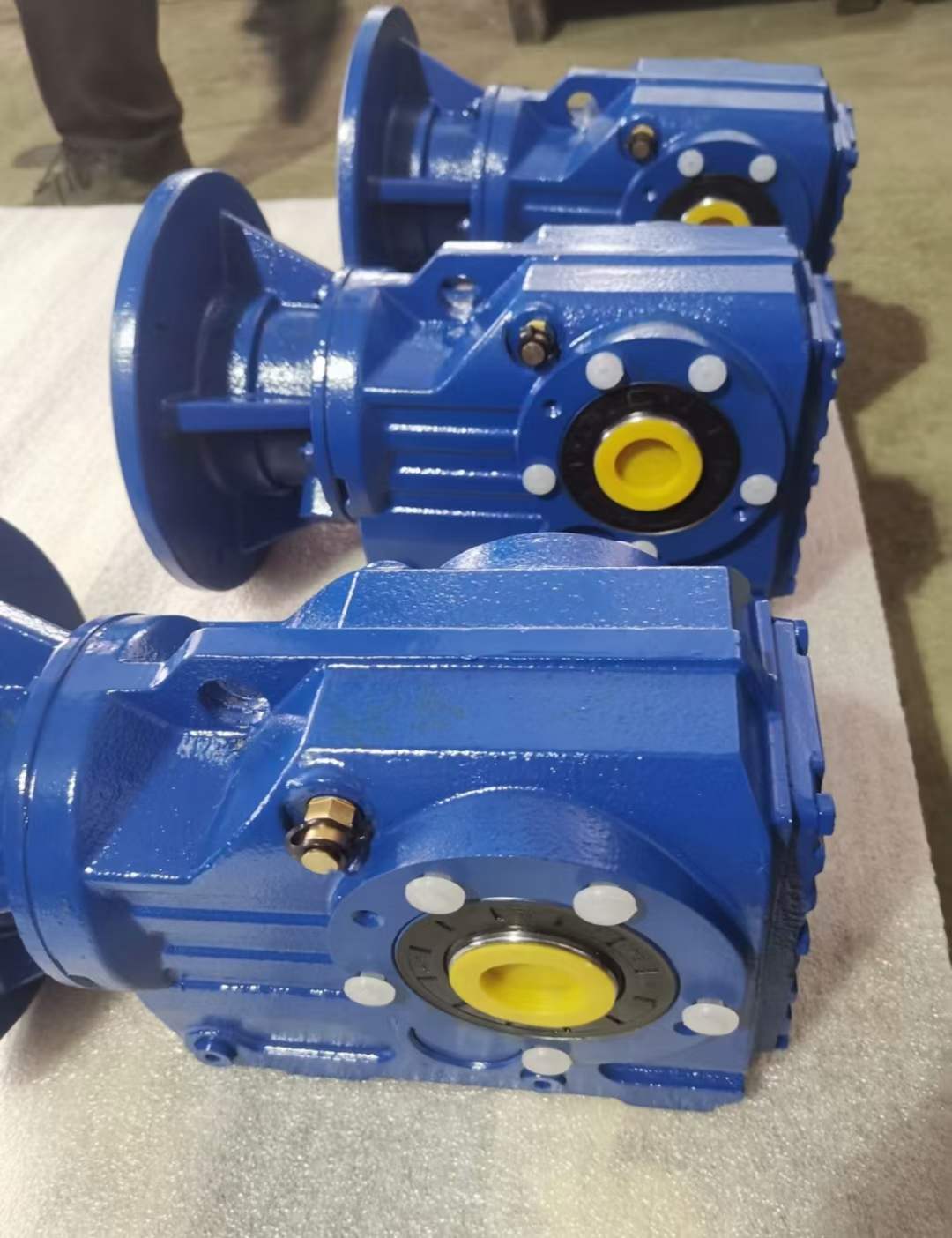 R37-Y1.5KW-15.6M1-0ƶٻFF57DV132S4