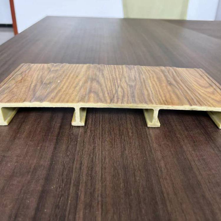 ذ豸